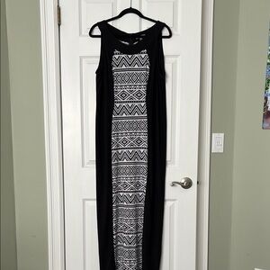 Roz & Ali Black and White Halter Sheath Maxi Dress